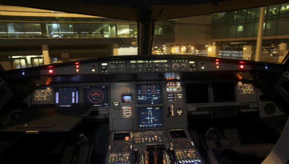 图为空客a320驾驶舱内部全景  图片来源:网络