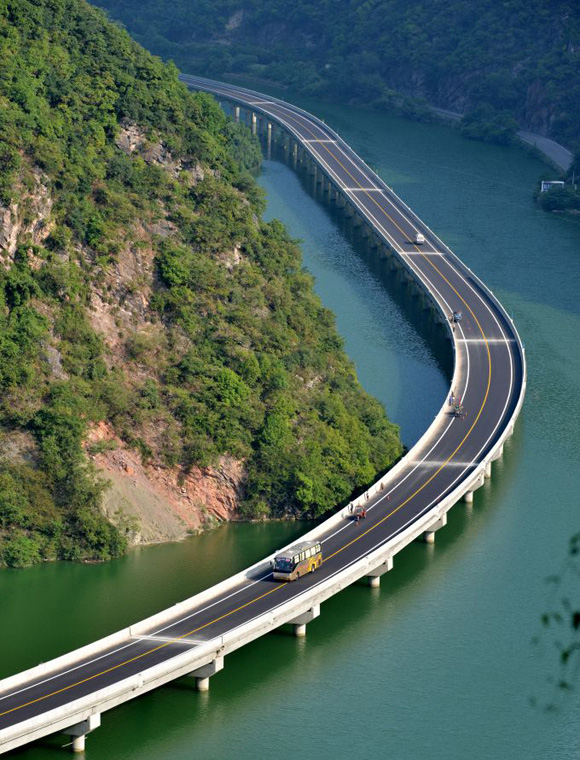 湖北兴山号称最美水上公路建成通车