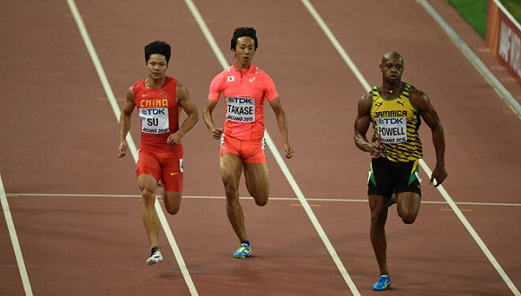 甲运动员跑400米要57秒,乙运动员跑400米要1
