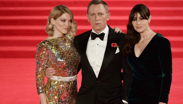 007新电影首映 蕾切尔·薇姿拥抱老公丹尼尔·克雷格