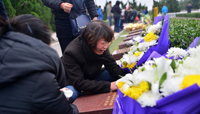 天津滨海新区爆炸百日 烈士陵园举行祭奠活动