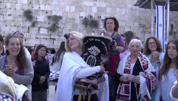 争了27年 以色列犹太教妇女终于能和男性"同墙而哭"了