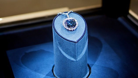 最贵钻石称号再易其主,那些天价宝石们究竟长