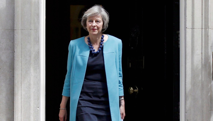 英国首相陷裤子门:一条皮裤引发的内斗|界面