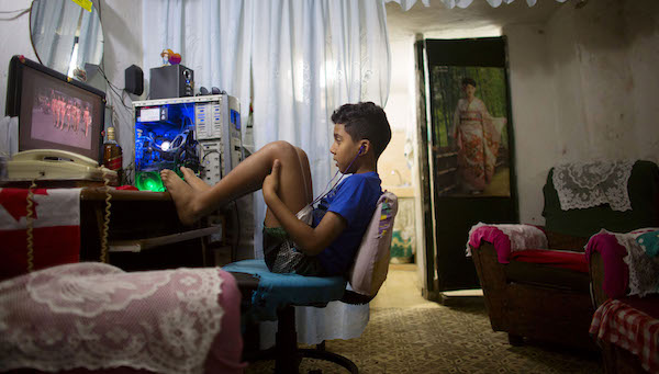 在1120万人口的古巴,贩卖硬盘内容变成一项越