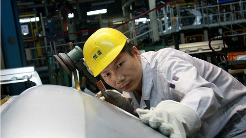 【中国梦·践行者】“钣金工”杨祉刚：我有创新技能，焊接“汽车强国”