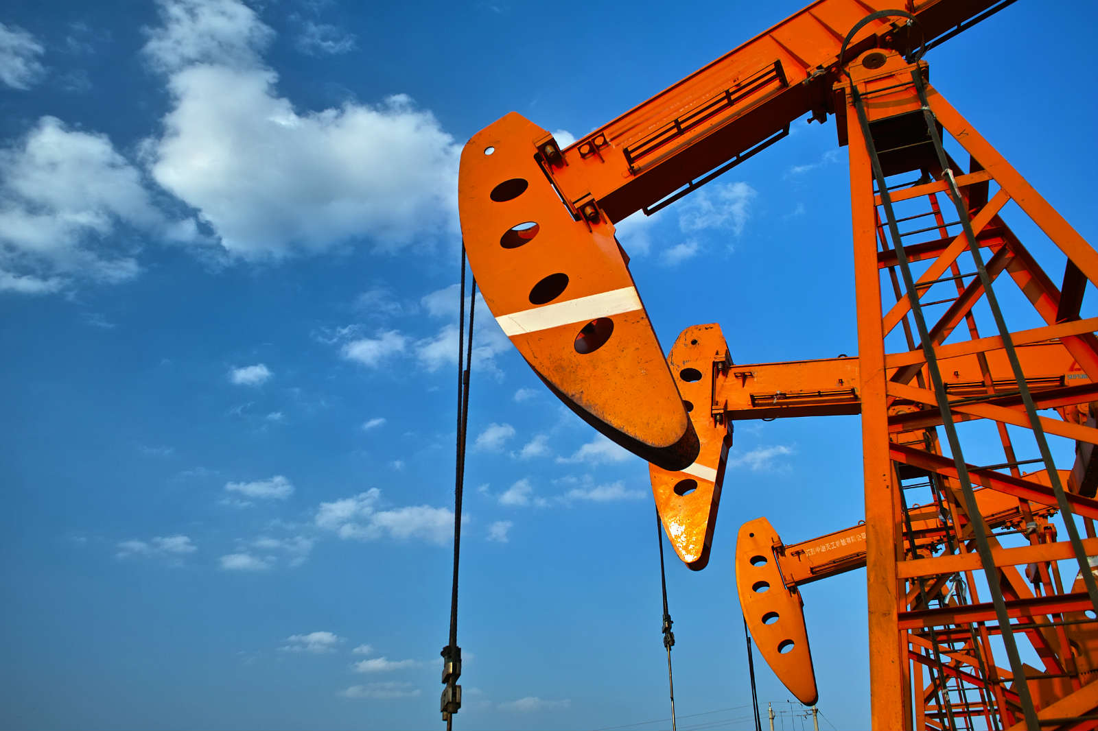 中曼石油签3.82亿元伊拉克合同 低油价时代将成过去?