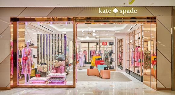 kate spade 经典的"黑桃"元素贯穿店铺,粉色,玫瑰金色和墨绿色与