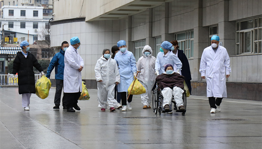98岁患者在武汉市医院治愈,祖孙三代同时出院