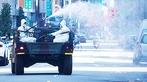 【图集】台湾疫情升温：街道空旷，学校停课，台积电受关注