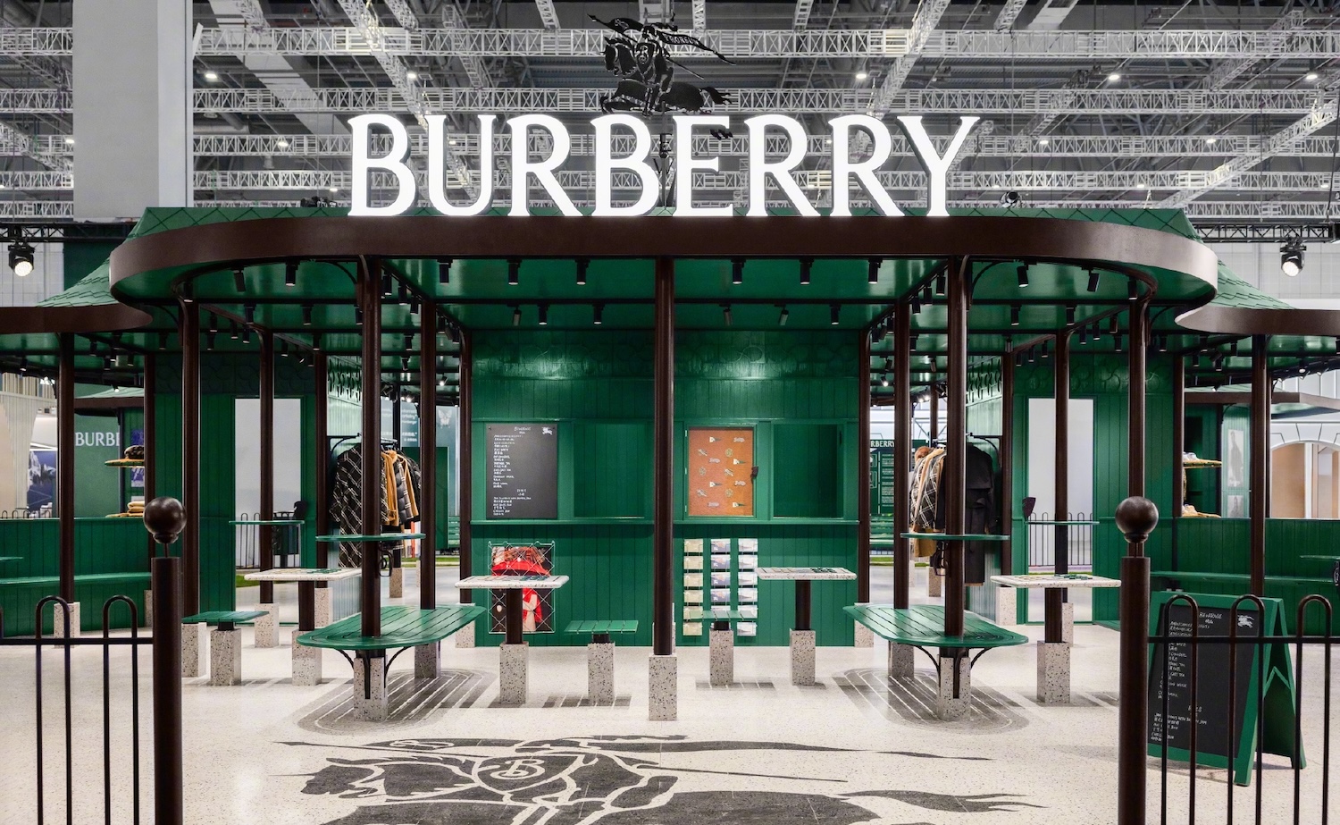 Burberry承认此前“误入歧途”，未来将降价