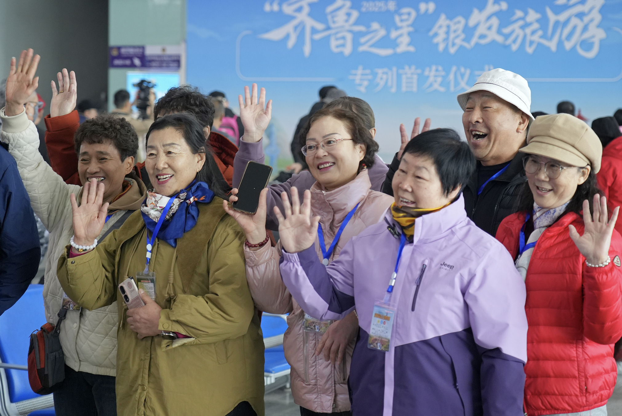 中央定调大力发展银发经济，各地应如何发力？|界面新闻