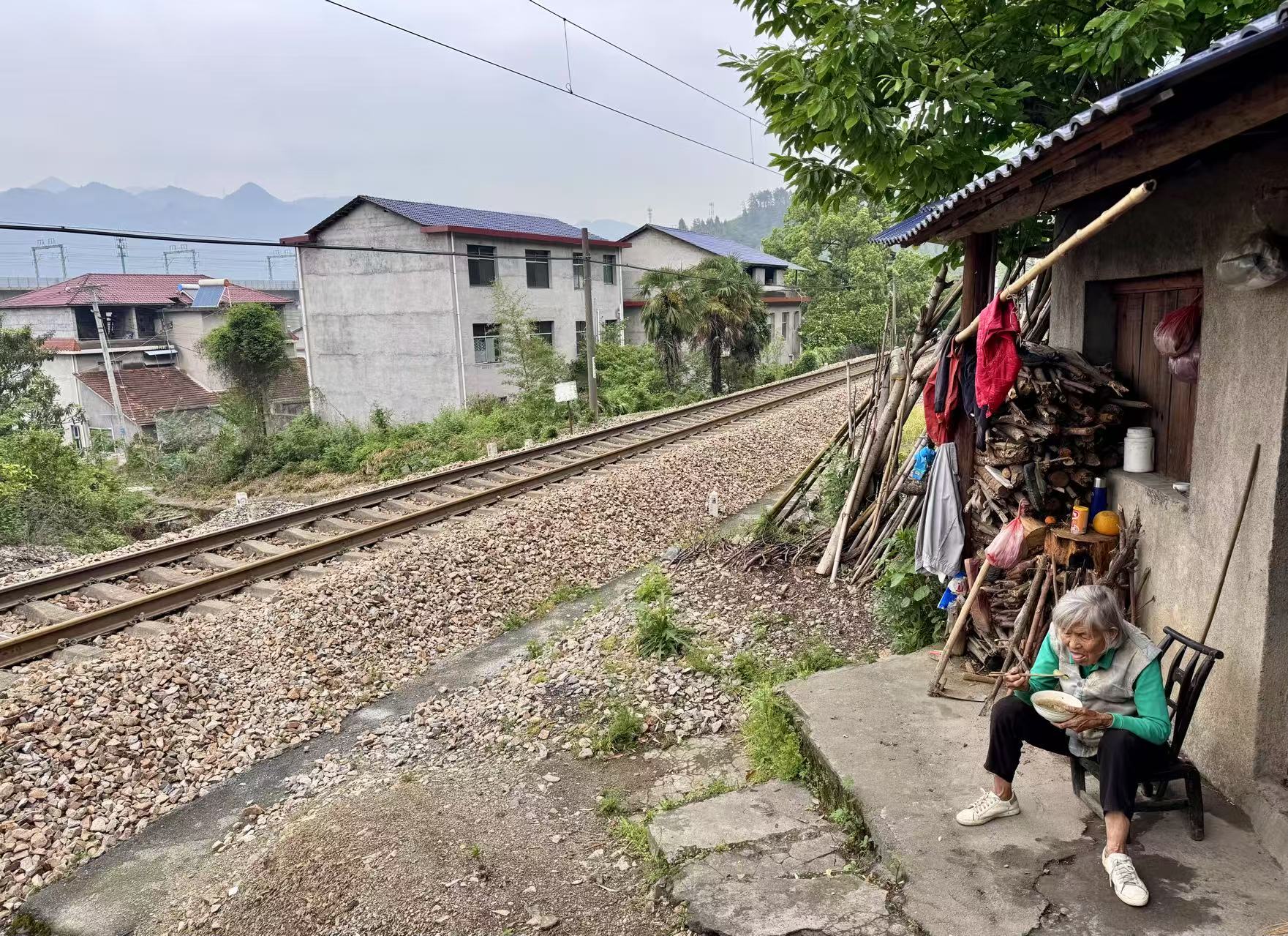 界面调查｜铁路穿村而过：一个湘西村庄与17起火车撞人事故|界面新闻 · 中国