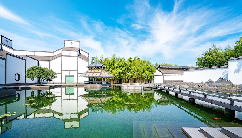 地方新闻精选 | “苏超”带动省内景区预订暴涨超300% 大理5.0级地震影响部分铁路列车运营|界面新闻 · 中国