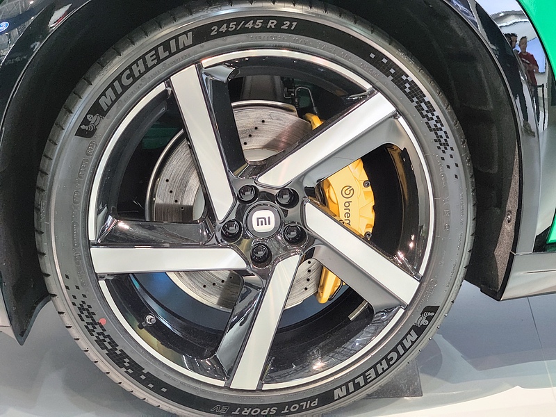 刹车盘上有疑似生锈现象？小米汽车：可连续制动去除