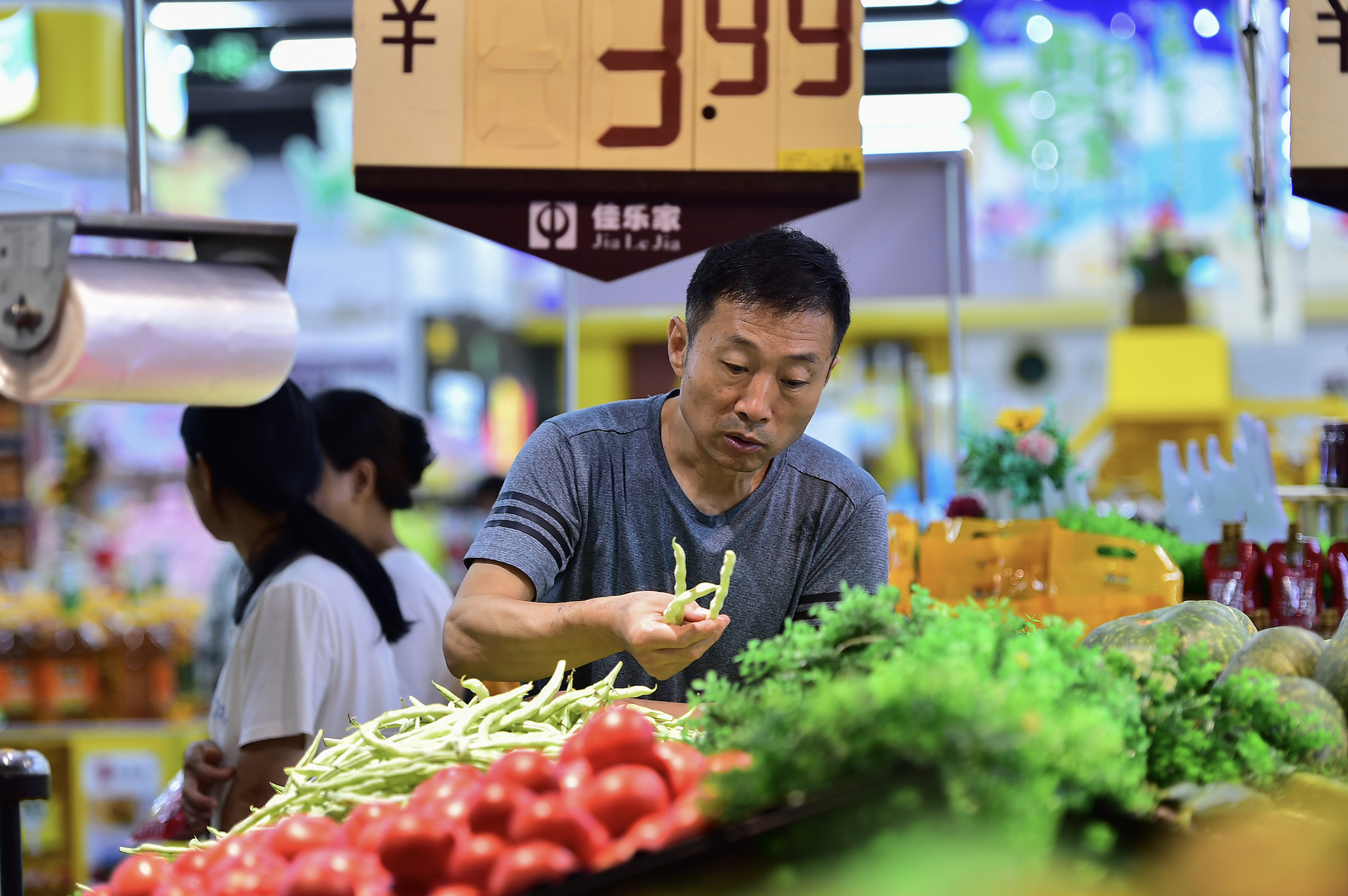 食品价格降幅显著扩大，8月CPI同比下降0.4%