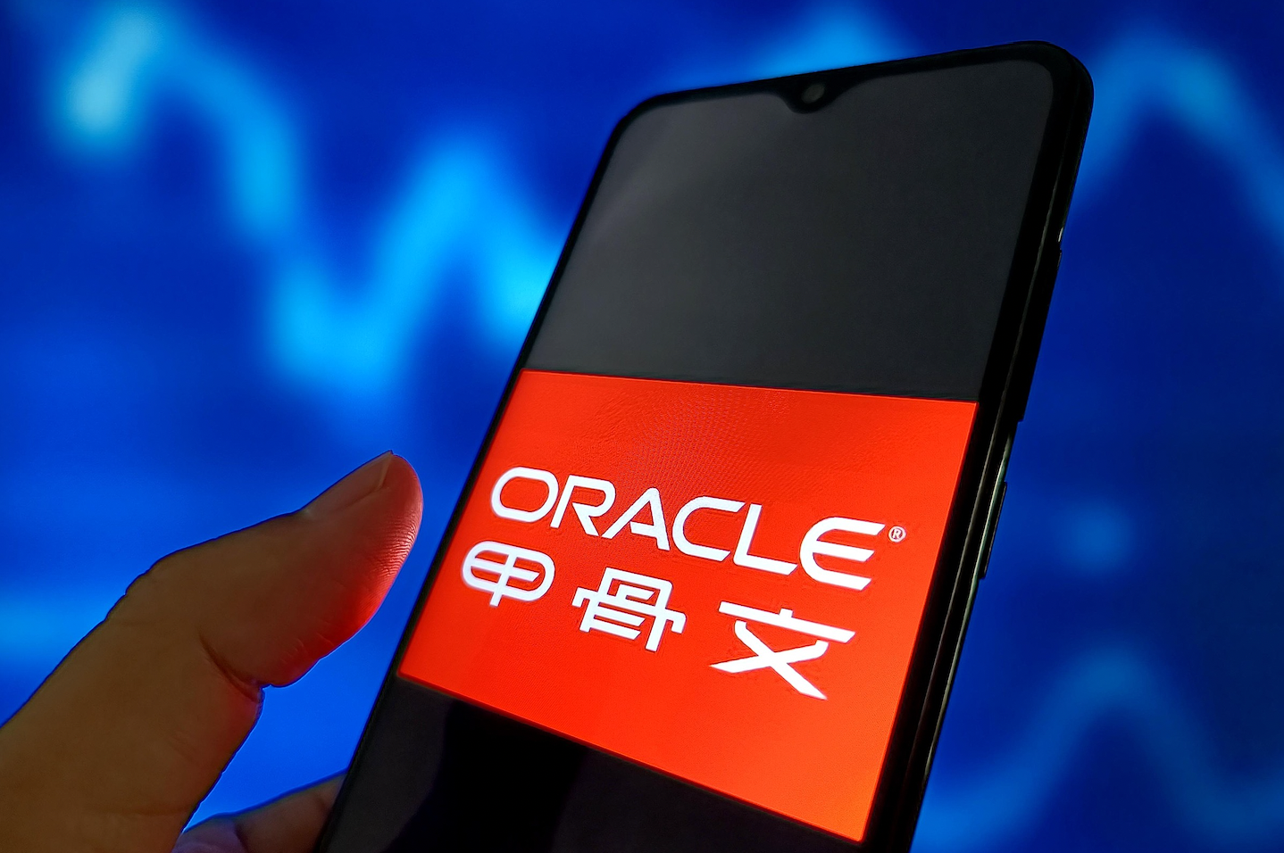 甲骨文股价大跌6%，OpenAI巨额订单占比过大被疑存在多重风险