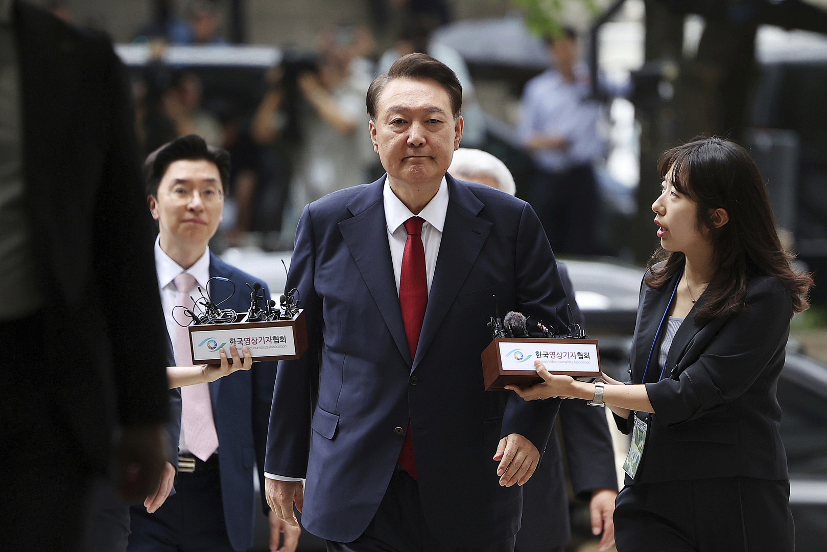时隔两个多月再次出席庭审，64岁尹锡悦比上次露脸更显苍老