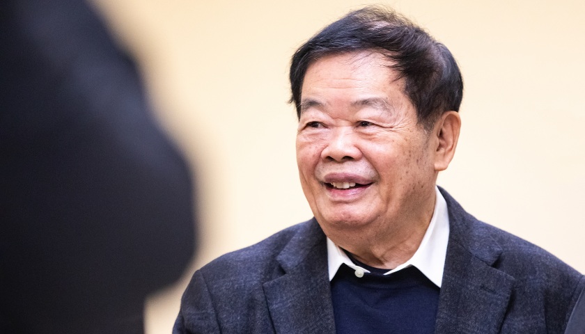 曹德旺回应“做慈善慷慨但对员工苛刻”，为福耀科技大学已花43亿