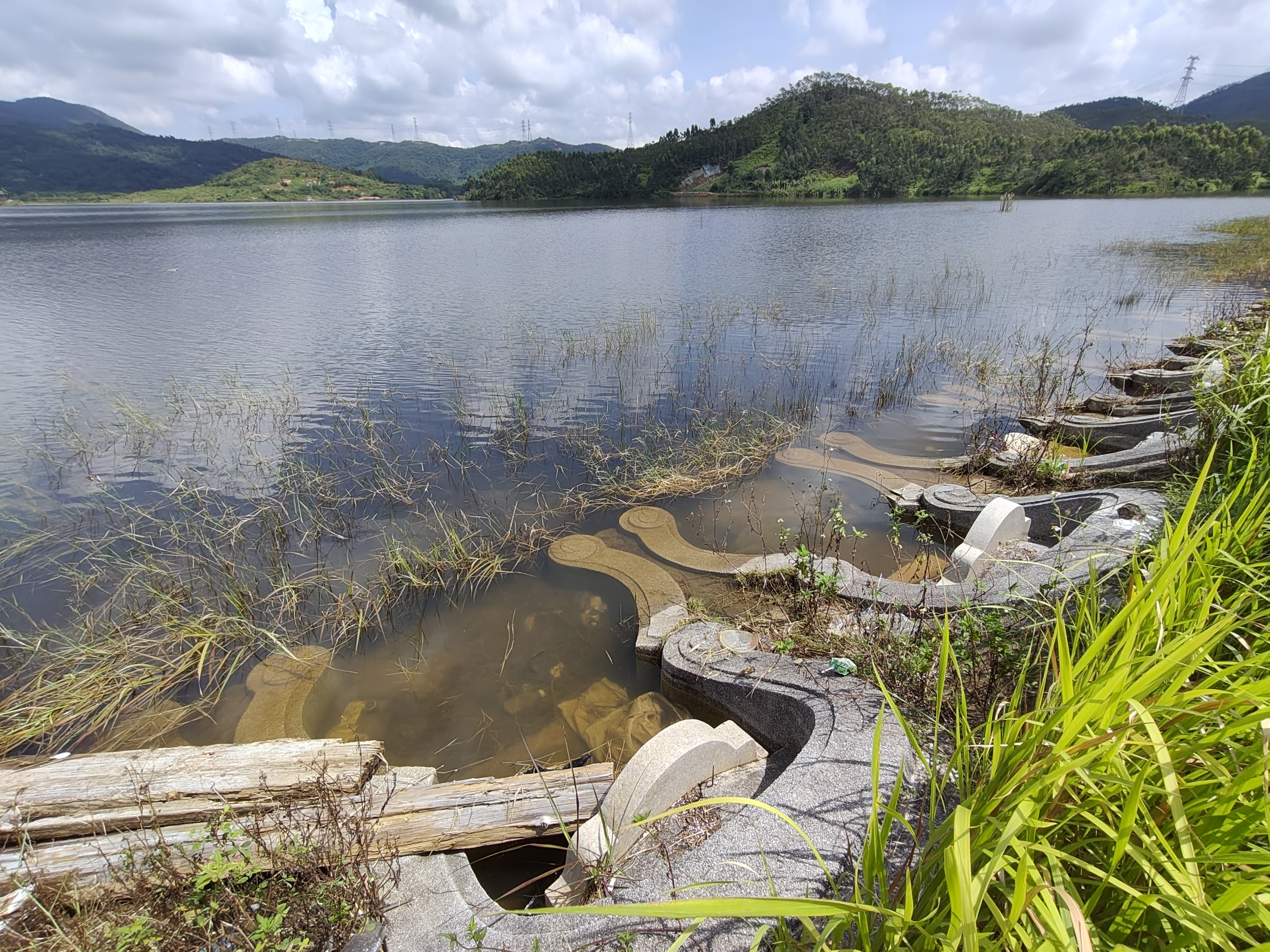 领航优配:股票杠杆看卓信宝配资-法治面|“坟爷”涉案十多年,其所经营的墓园仍涉嫌违规销售?当地回应:正在搜集证据 领航优配:股票杠杆看卓信宝配资-法治面|“坟爷”涉案十多年,其所经营的墓园仍涉嫌违规销售?当地回应:正在搜集证据
