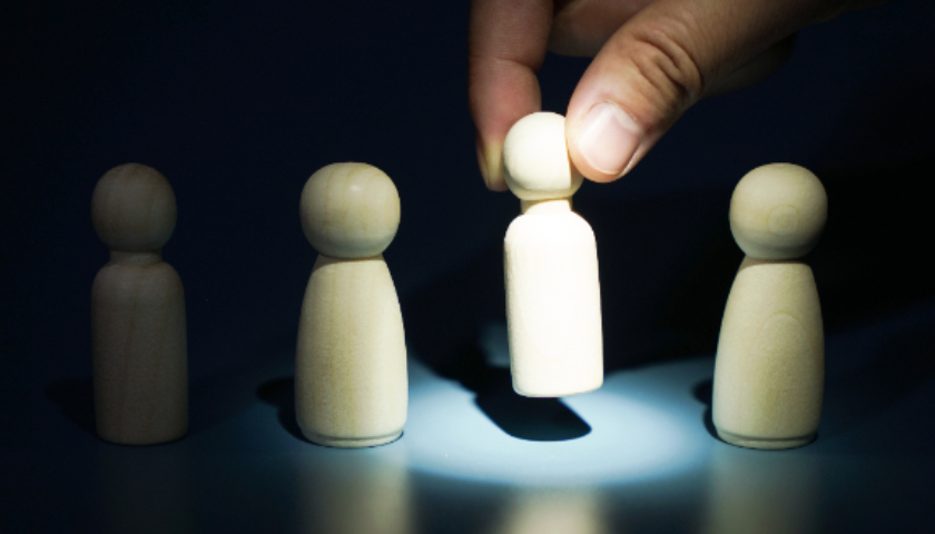 直通部委｜1至9月全国立案省部级干部90人 前三季度城镇新增就业1057万人