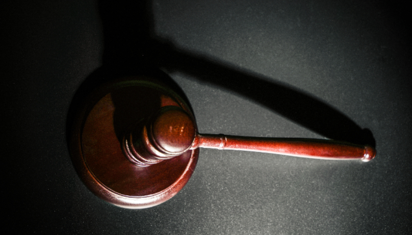 地方新闻精选 | 山东邹城多人入室抢婴儿案二审宣判 杭州一精装楼盘现“饮料瓶墙”