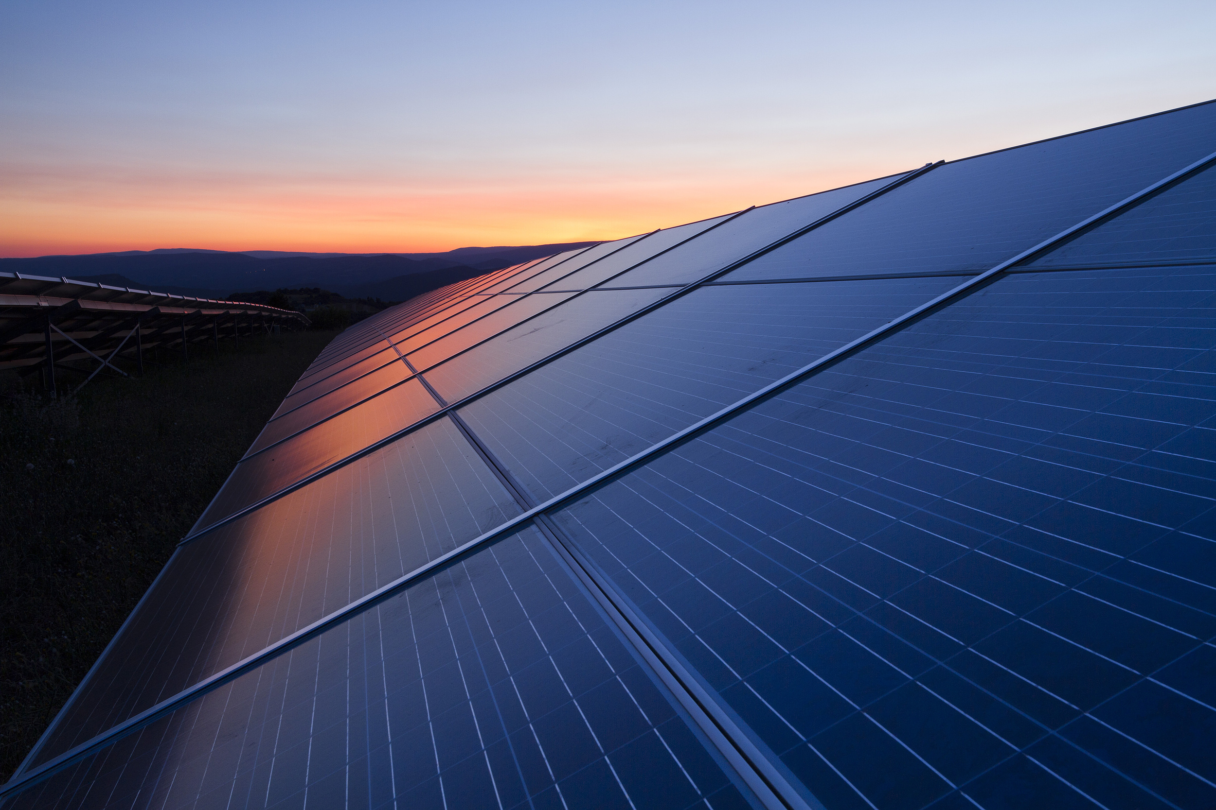 产能出清不畅，2026年后光伏盈利或改善