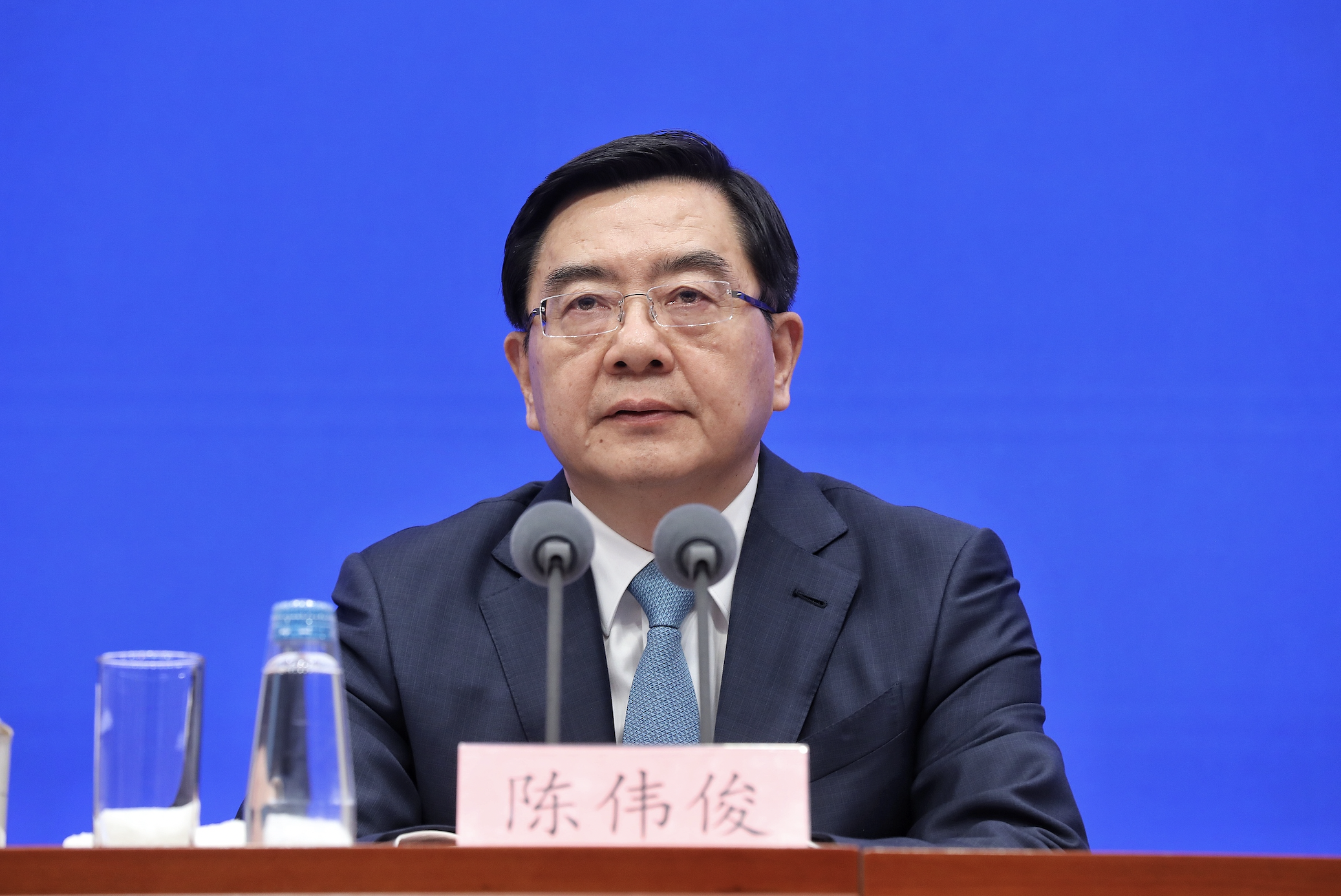 中纪委周末“打虎”，副部级陈伟俊被查，曾是浙江最年轻副省长