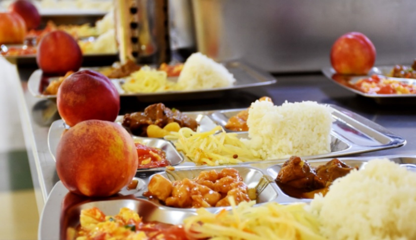 地方新闻精选 | 湖北一校长侵吞90万校园餐经费被判4年 遵义一溶洞地下水源受污染