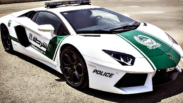 迪拜的豪华警车(图片来源:网络)