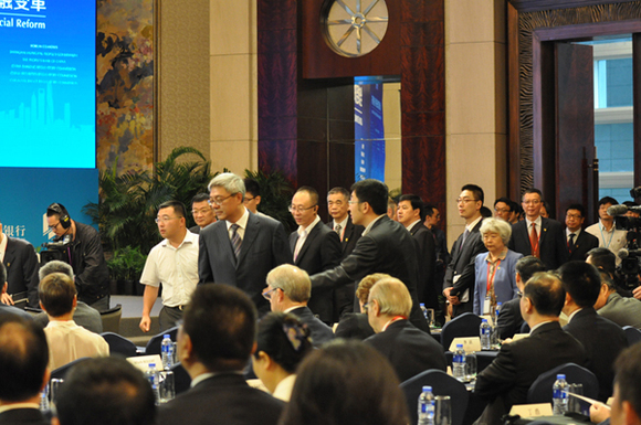 陆家嘴论坛首日:周小川行长没来,吴晓灵怒戳地