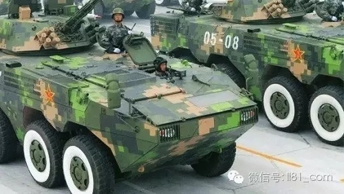 09式轮式步兵战车全重16吨,车组3人,运载军人7人,采用国际轮式战车