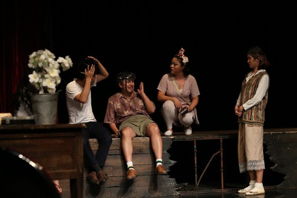 《燃烧的疯人院》:从此不赧作疯人