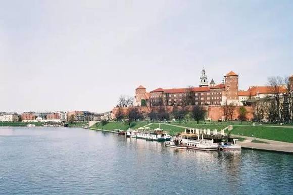 欧洲一个最适合旅游的冷门国家,景美还有历史