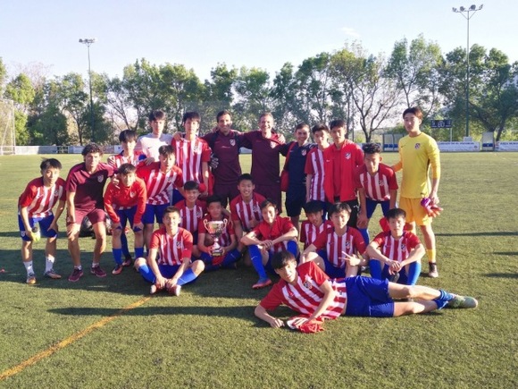 马德里竞技中国小球员,他们肩上扛着中国足球