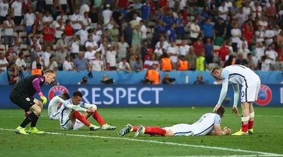 英超25周年生诞祭:哨音一响,黄金万两,娱乐很近