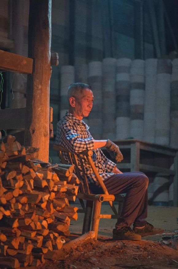 他重燃800年龙窑柴烧之火,日本陶艺大师也为之折服