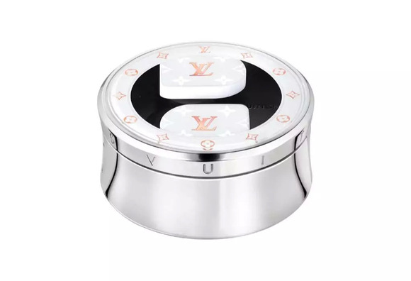 故宫腕表开卖LV推无线耳机,跨界联名一发不可