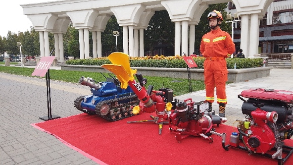 天津市西青区举行消防救援演习活动