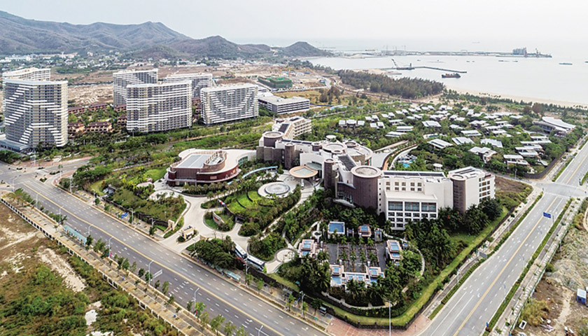 6月8日,三亚南繁种业科技众创中心体封顶,这是海南自由贸易港