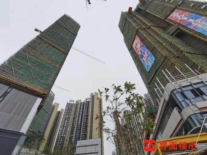 项目与中城宴华府,星河传奇距离非常近