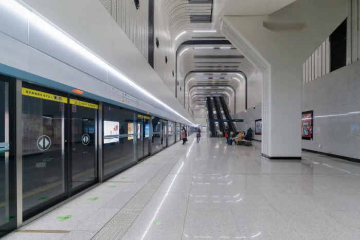 青岛地铁4号线封顶14座车站,将与5条线路换乘
