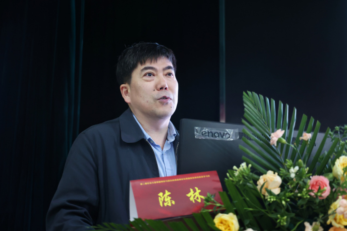 陈林教授做《斑马鱼在研究骨骼发育与疾病的应用》学术报告