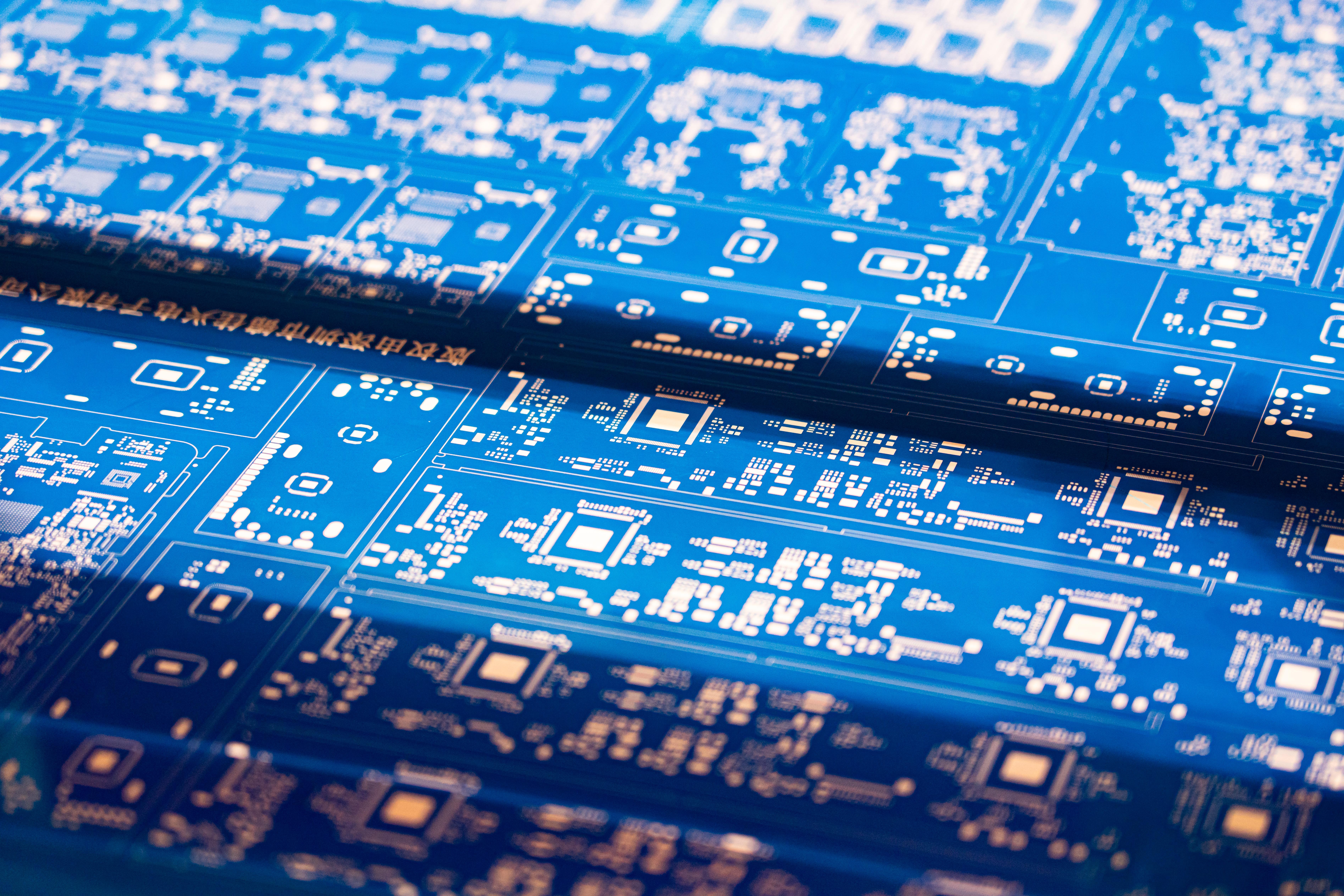 财说| 营收增长、净利承压,一博科技的三季报透露哪些信息?|界面新闻 · 证券