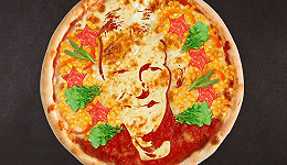 棒约翰把宇航员的脸印在披萨上 然后送给他吃