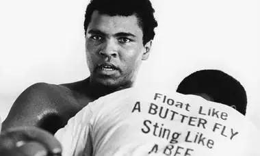 从没看过拳王阿里的比赛，我们到底在纪念他什么?