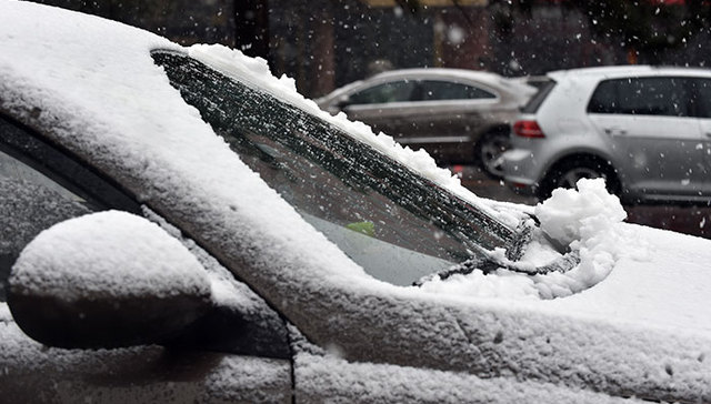 这几招让你快速清除车上的积雪 界面新闻