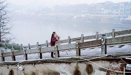 【特写】盲人、古桥和算命人生