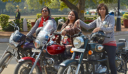 在新德里 她们骑摩托重夺公共空间