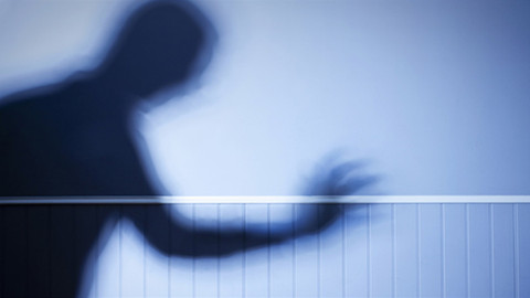 吉林红黄蓝幼儿园虐童案：17名孩子被扎 4名幼师获刑